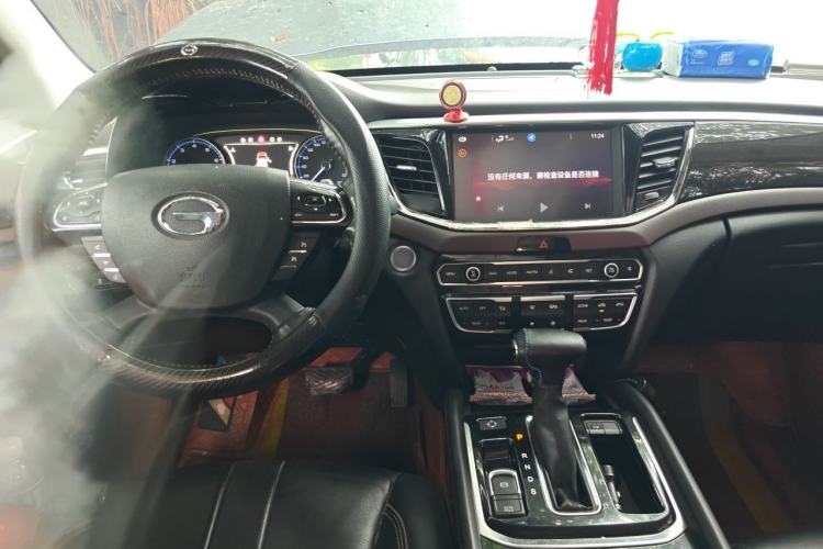 Used GAC Trumpchi GS8 2017 320T Two-Wheel Drive Luxury Smart Connectivity Version (7 Seats) Center Console