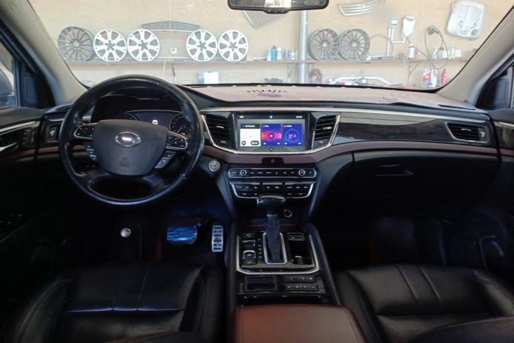 Used GAC Trumpchi GS8 2017 320T Two-Wheel Drive Prestige Version (7 Seats) Center Console