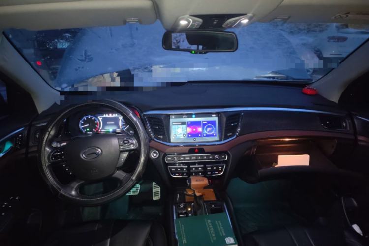 Used GAC Trumpchi GS8 2017 320T Two-Wheel Drive Luxury Smart Connectivity Version (7 Seats) Center Console
