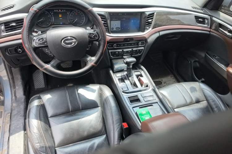 Used GAC Trumpchi GS8 2017 320T Two-Wheel Drive Luxury Smart Connectivity Version (7 Seats) Center Console