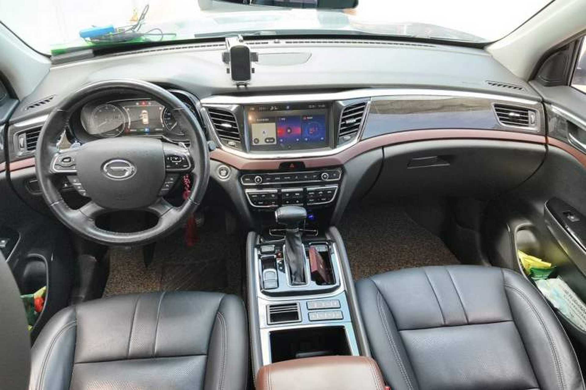 Used GAC Trumpchi GS8 2017 320T Two-Wheel Drive Luxury Smart Connectivity Version (7 Seats) Center Console
