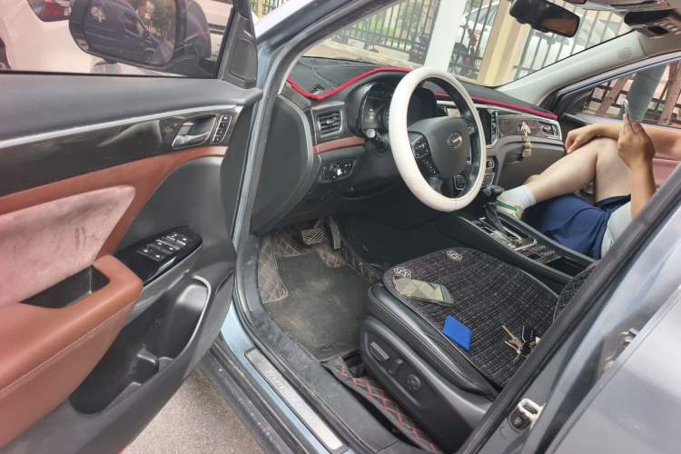 Used GAC Trumpchi GS8 2017 320T Two-Wheel Drive Luxury Smart Connectivity Version (7 Seats) Driver Seat