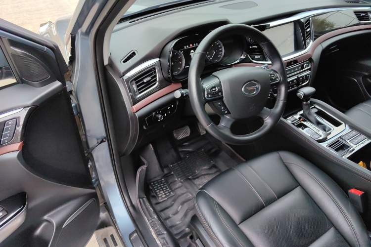 Used GAC Trumpchi GS8 2017 320T Two-Wheel Drive Luxury Smart Connectivity Version (7 Seats) Driver Seat