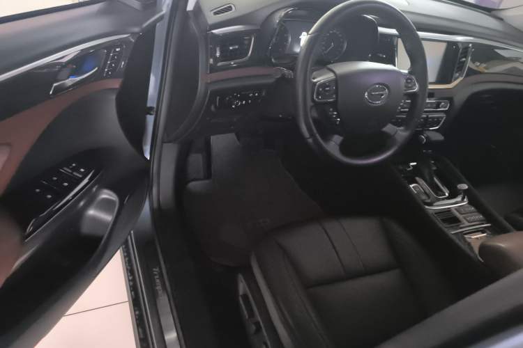 Used GAC Trumpchi GS8 2017 320T Two-Wheel Drive Luxury Smart Connectivity Version (7 Seats) Driver Seat