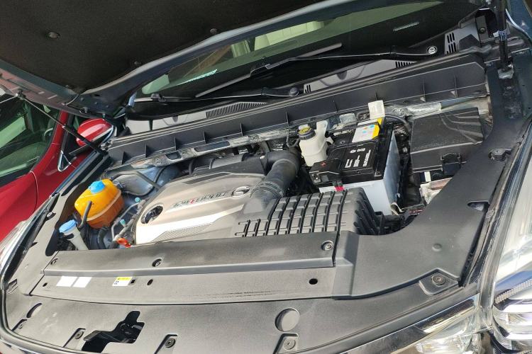 Used GAC Trumpchi GS8 2017 320T Two-Wheel Drive Luxury Smart Connectivity Version (7 Seats) Engine Bay