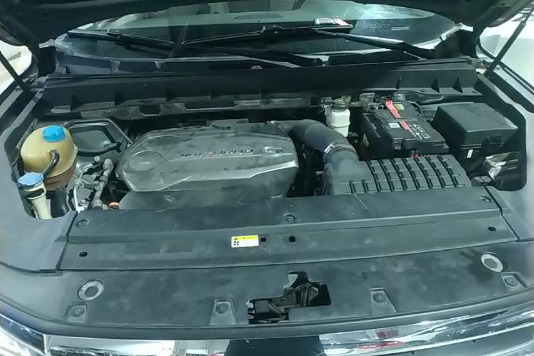 Used GAC Trumpchi GS8 2017 320T Two-Wheel Drive Luxury Smart Connectivity Version (7 Seats) Engine Bay