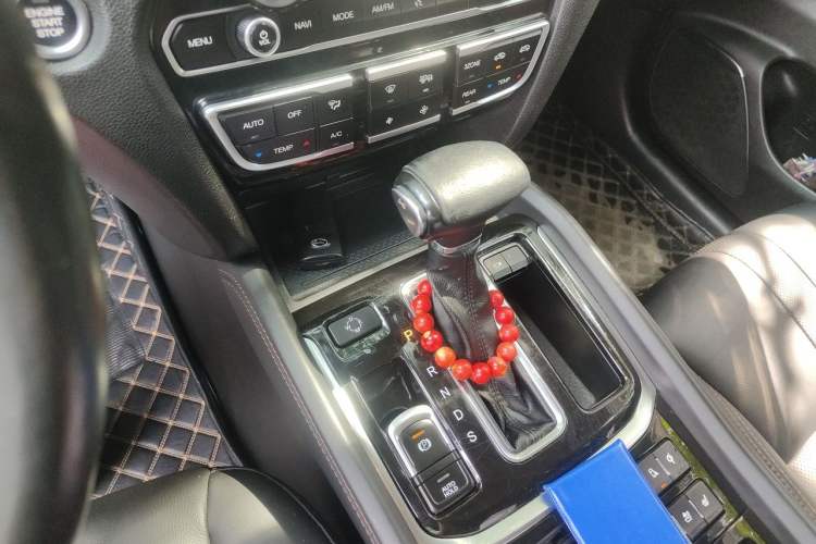 Used GAC Trumpchi GS8 2017 320T Two-Wheel Drive Luxury Smart Connectivity Version (7 Seats) Gear Lever