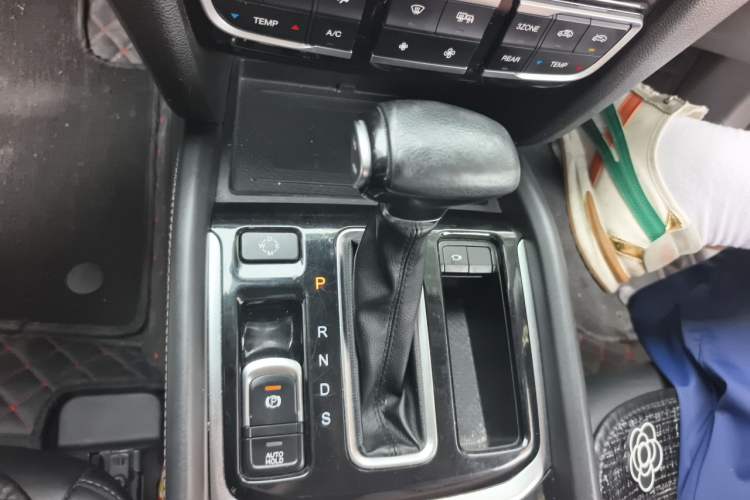 Used GAC Trumpchi GS8 2017 320T Two-Wheel Drive Luxury Smart Connectivity Version (7 Seats) Gear Lever