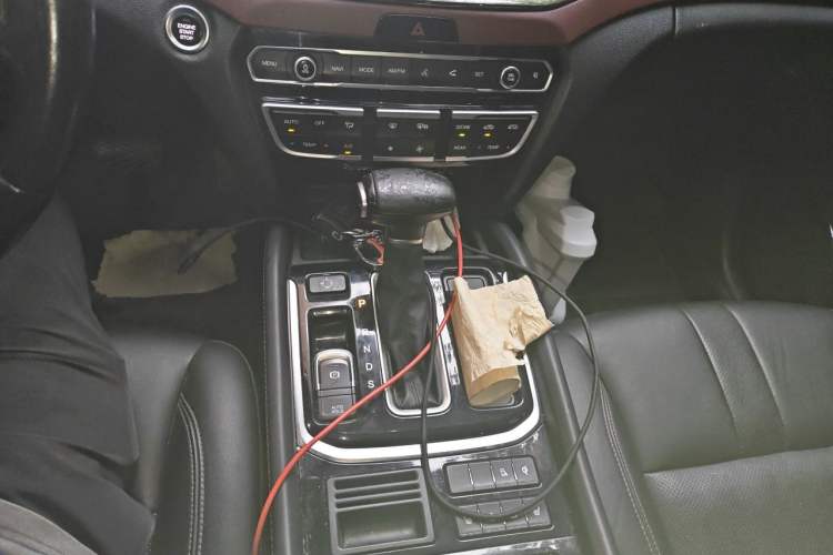 Used GAC Trumpchi GS8 2017 320T Two-Wheel Drive Luxury Smart Connectivity Version (7 Seats) Gear Lever