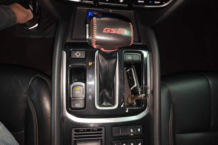 Used GAC Trumpchi GS8 2017 320T Two-Wheel Drive Luxury Smart Connectivity Version (7 Seats) Gear Lever