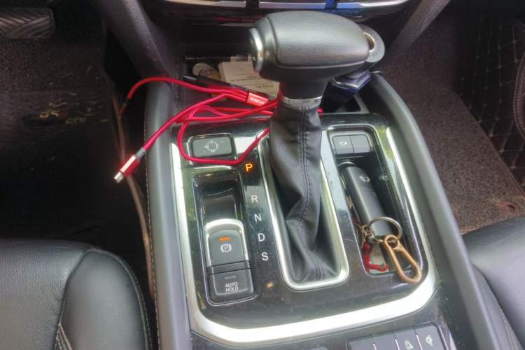 Used GAC Trumpchi GS8 2017 320T Two-Wheel Drive Luxury Smart Connectivity Version (7 Seats) Gear Lever