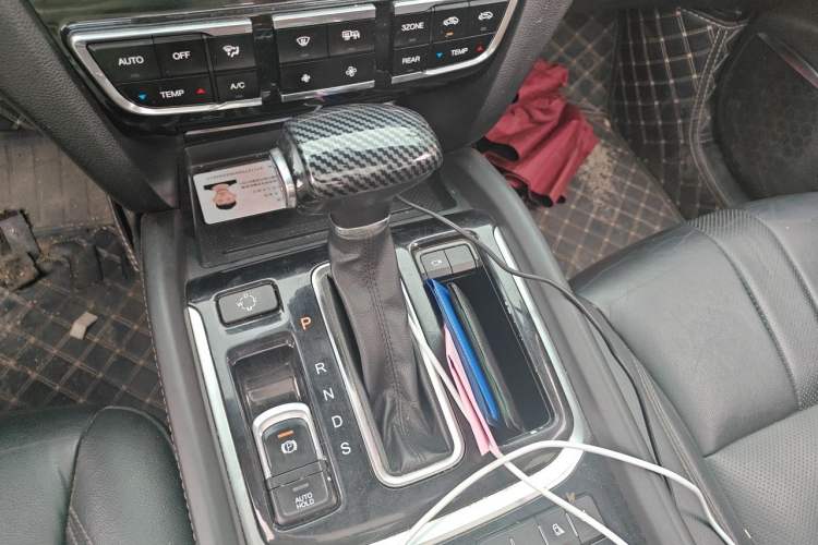 Used GAC Trumpchi GS8 2017 320T Two-Wheel Drive Luxury Smart Connectivity Version (7 Seats) Gear Lever