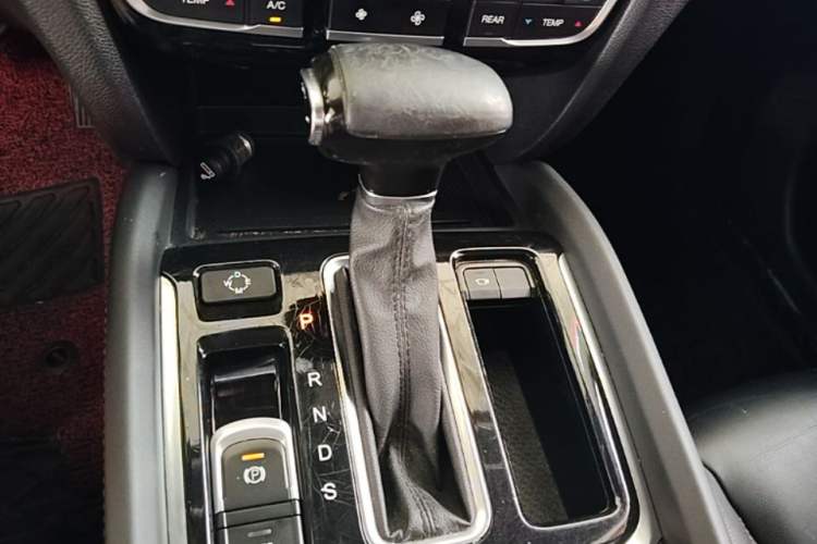 Used GAC Trumpchi GS8 2017 320T Two-Wheel Drive Luxury Smart Connectivity Version (7 Seats) Gear Lever