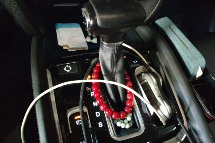 Used GAC Trumpchi GS8 2017 320T Two-Wheel Drive Luxury Smart Connectivity Version (7 Seats) Gear Lever