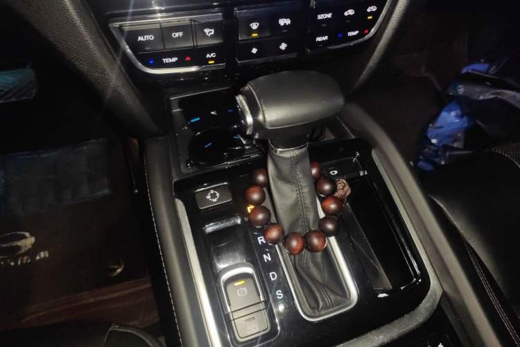 Used GAC Trumpchi GS8 2017 320T Two-Wheel Drive Luxury Smart Connectivity Version (7 Seats) Gear Lever
