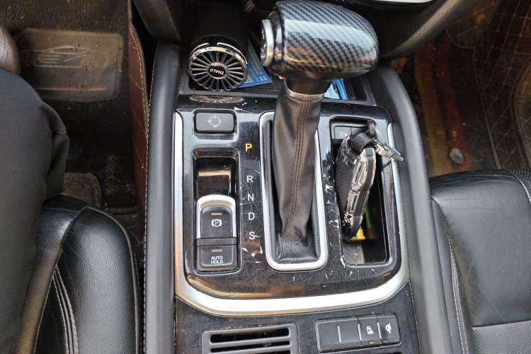 Used GAC Trumpchi GS8 2017 320T Two-Wheel Drive Luxury Smart Connectivity Version (7 Seats) Gear Lever