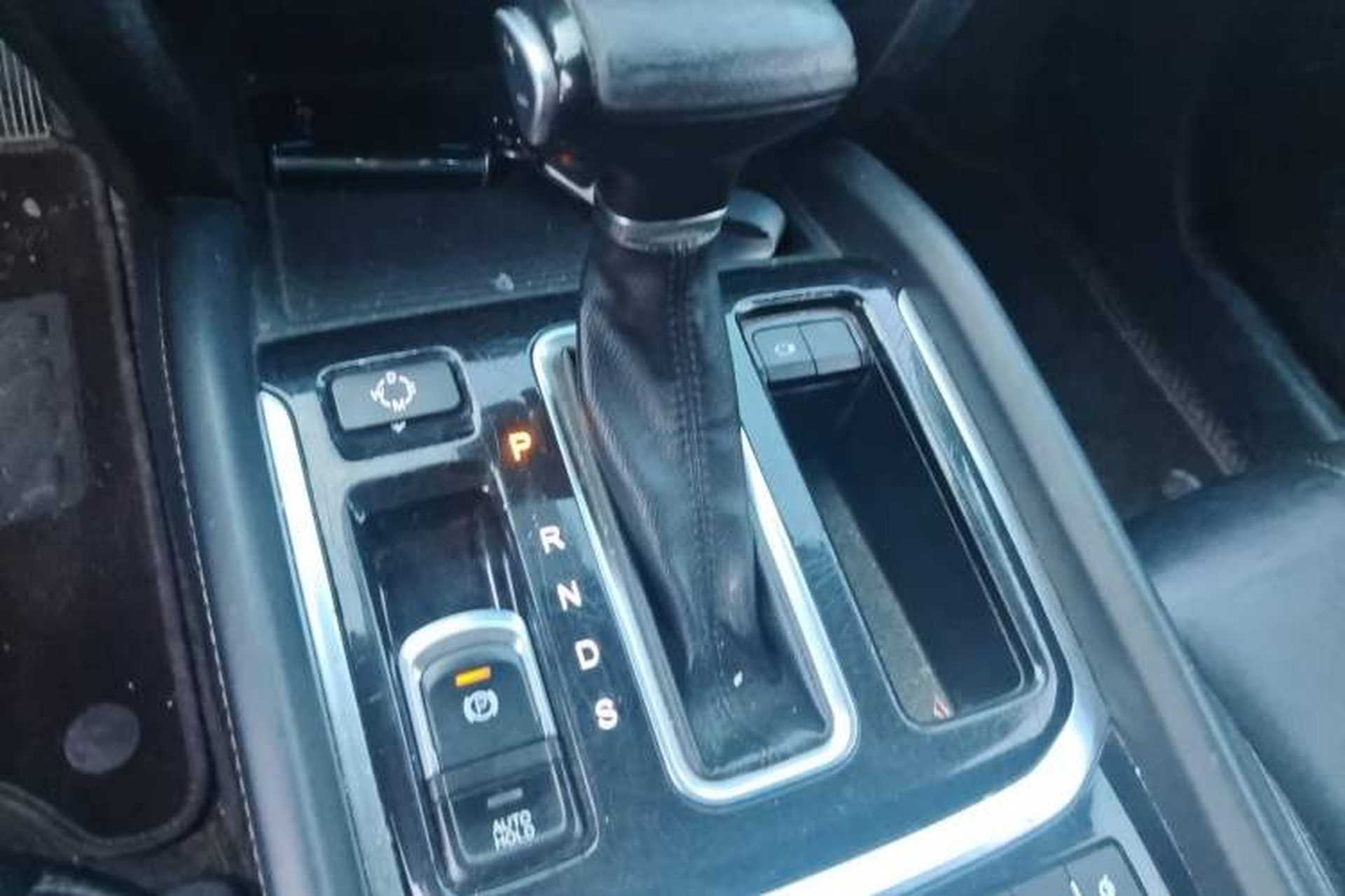 Used GAC Trumpchi GS8 2017 320T Two-Wheel Drive Luxury Smart Connectivity Version (7 Seats) Gear Lever