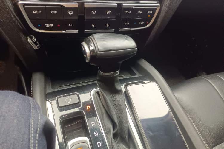 Used GAC Trumpchi GS8 2017 320T Two-Wheel Drive Luxury Smart Connectivity Version (7 Seats) Gear Lever