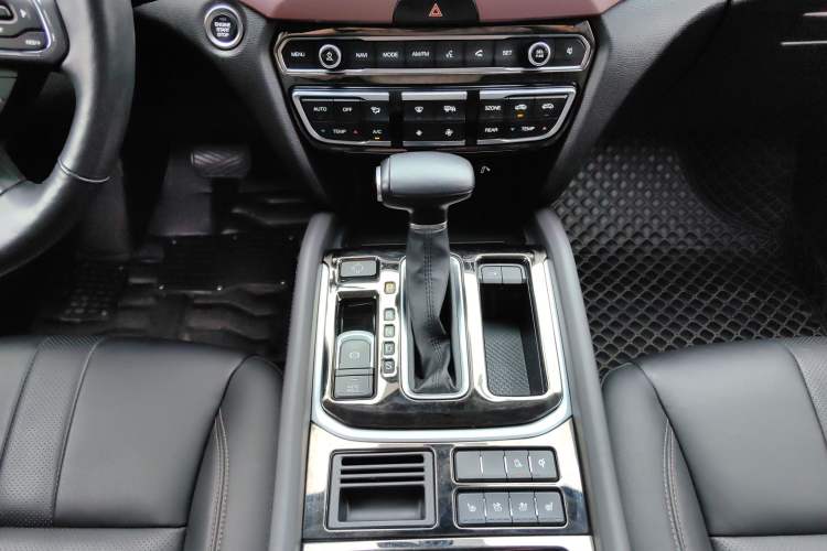 Used GAC Trumpchi GS8 2017 320T Two-Wheel Drive Luxury Smart Connectivity Version (7 Seats) Gear Lever