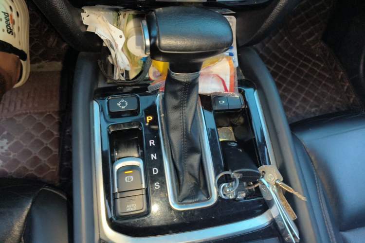 Used GAC Trumpchi GS8 2017 320T Two-Wheel Drive Luxury Smart Connectivity Version (7 Seats) Gear Lever