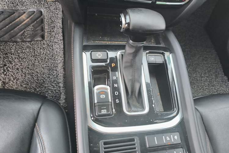 Used GAC Trumpchi GS8 2017 320T Two-Wheel Drive Luxury Smart Connectivity Version (7 Seats) Gear Lever