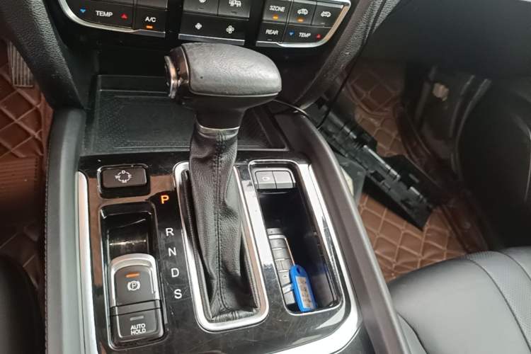 Used GAC Trumpchi GS8 2017 320T Two-Wheel Drive Luxury Smart Connectivity Version (7 Seats) Gear Lever