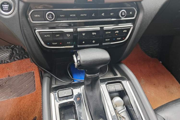 Used GAC Trumpchi GS8 2017 320T Two-Wheel Drive Luxury Smart Connectivity Version (7 Seats) Gear Lever