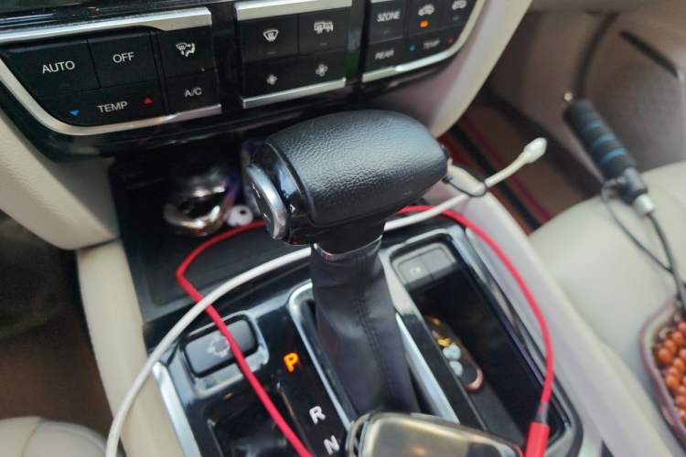Used GAC Trumpchi GS8 2017 320T Two-Wheel Drive Luxury Smart Connectivity Version (7 Seats) Gear Lever