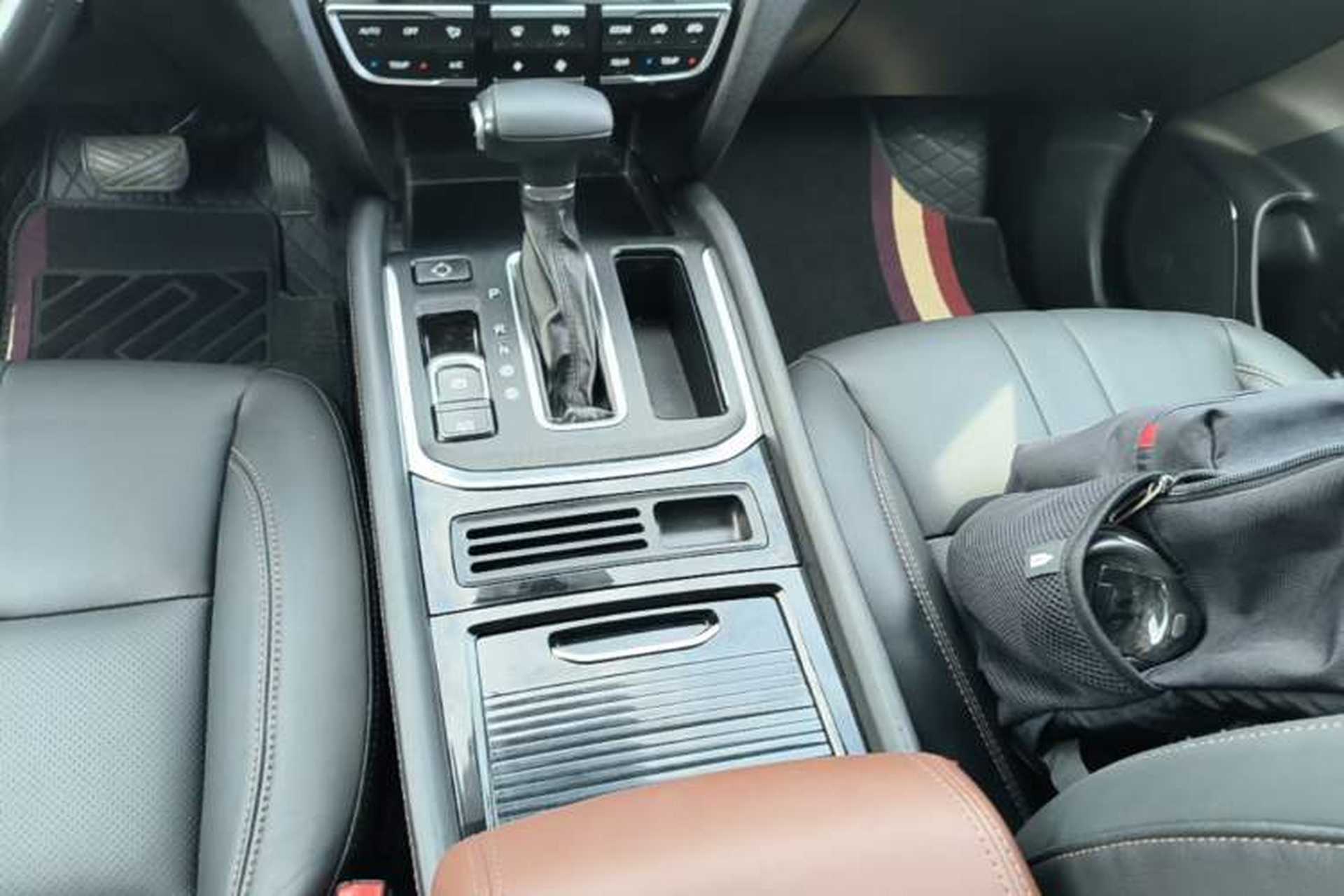 Used GAC Trumpchi GS8 2017 320T Two-Wheel Drive Luxury Edition (7 Seats) Gear Lever