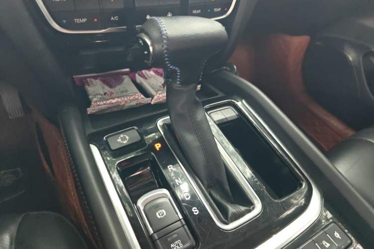 Used GAC Trumpchi GS8 2017 320T Two-Wheel Drive Luxury Smart Connectivity Version (7 Seats) Gear Lever