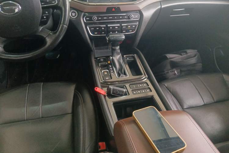Used GAC Trumpchi GS8 2017 320T Two-Wheel Drive Luxury Smart Connectivity Version (7 Seats) Gear Lever