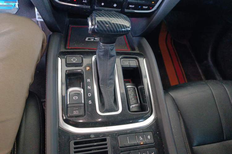 Used GAC Trumpchi GS8 2017 320T Two-Wheel Drive Prestige Version (7 Seats) Gear Lever