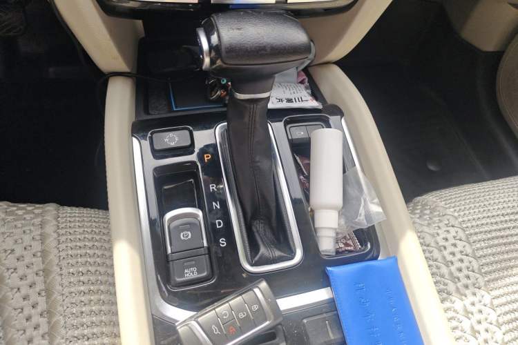 Used GAC Trumpchi GS8 2017 320T Two-Wheel Drive Luxury Smart Connectivity Version (7 Seats) Gear Lever