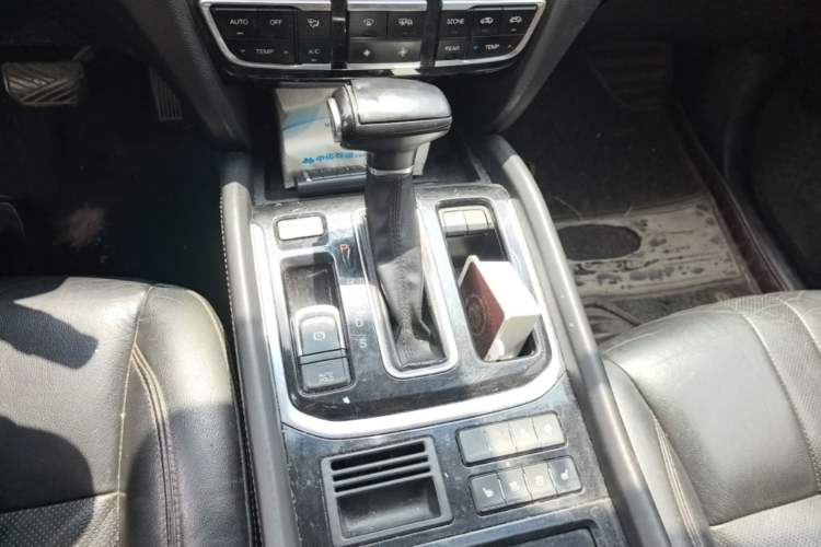 Used GAC Trumpchi GS8 2017 320T Two-Wheel Drive Luxury Smart Connectivity Version (7 Seats) Gear Lever