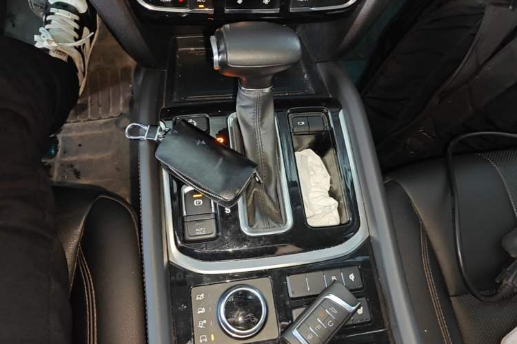 Used GAC Trumpchi GS8 2017 320T Four-Wheel Drive Luxury Smart Connectivity Version (7 Seats) Gear Lever