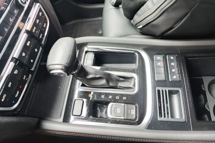 Used GAC Trumpchi GS8 2017 320T Two-Wheel Drive Luxury Smart Connectivity Version (7 Seats) Gear Lever