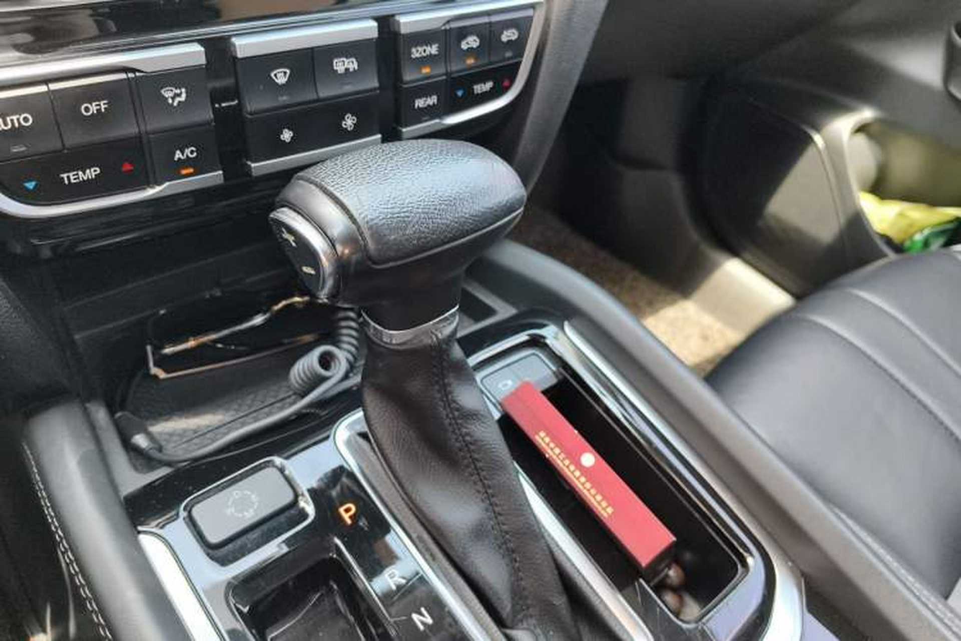 Used GAC Trumpchi GS8 2017 320T Two-Wheel Drive Luxury Smart Connectivity Version (7 Seats) Gear Lever