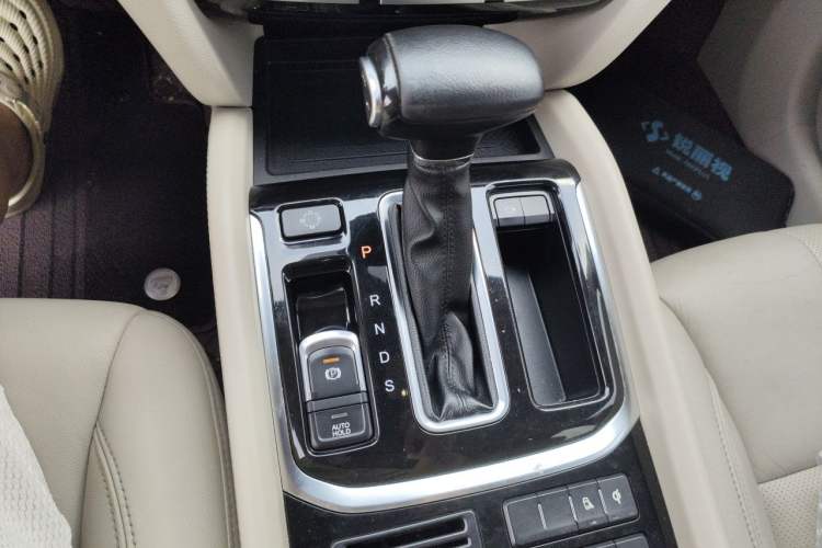 Used GAC Trumpchi GS8 2017 320T Two-Wheel Drive Luxury Smart Connectivity Version (7 Seats) Gear Lever