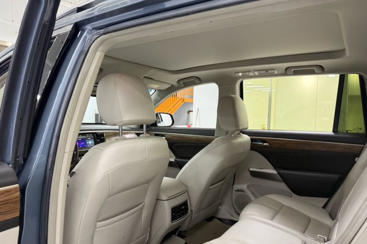 Used GAC Trumpchi GS8 2017 320T Two-Wheel Drive Luxury Smart Connectivity Version (7 Seats) Headliner