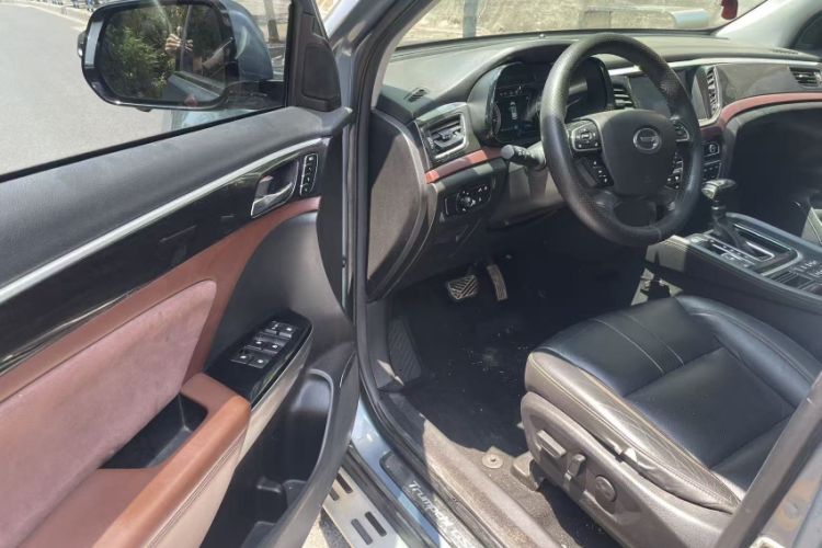 Used GAC Trumpchi GS8 2017 320T Two-Wheel Drive Luxury Smart Connectivity Version (7 Seats) Interior 1