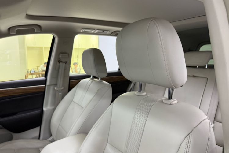 Used GAC Trumpchi GS8 2017 320T Two-Wheel Drive Luxury Smart Connectivity Version (7 Seats) Interior 1