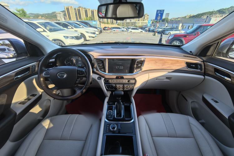 Used GAC Trumpchi GS8 2017 320T Four-Wheel Drive Luxury Smart Connectivity Version (7 Seats) Interior 1
