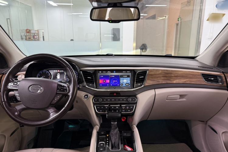 Used GAC Trumpchi GS8 2017 320T Two-Wheel Drive Luxury Smart Connectivity Version (7 Seats) Interior 2