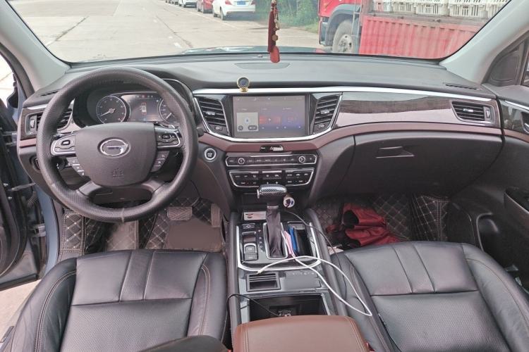 Used GAC Trumpchi GS8 2017 320T Two-Wheel Drive Luxury Smart Connectivity Version (7 Seats) Interior 2