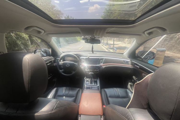 Used GAC Trumpchi GS8 2017 320T Two-Wheel Drive Luxury Smart Connectivity Version (7 Seats) Interior 3