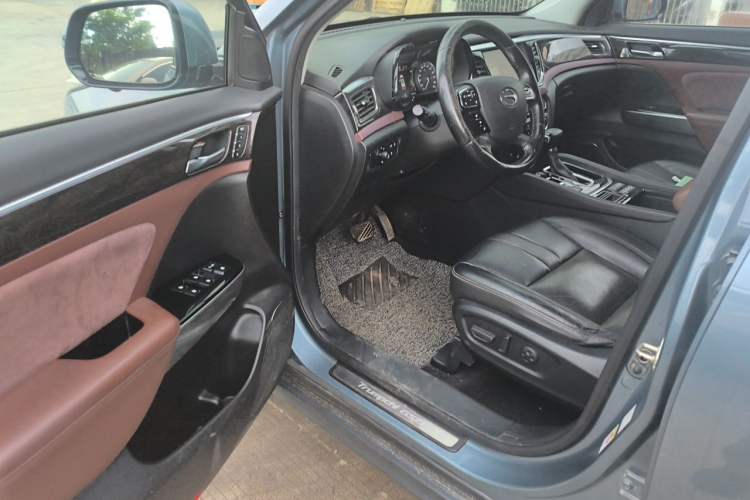 Used GAC Trumpchi GS8 2017 320T Two-Wheel Drive Luxury Smart Connectivity Version (7 Seats) Interior 3