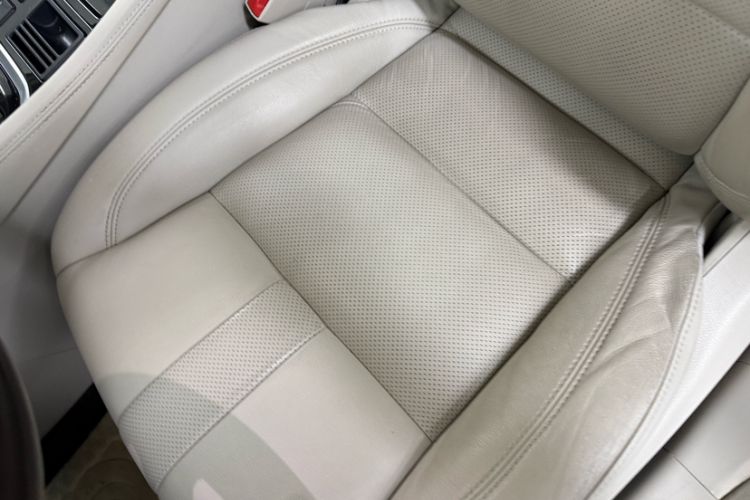 Used GAC Trumpchi GS8 2017 320T Two-Wheel Drive Luxury Smart Connectivity Version (7 Seats) Interior 3