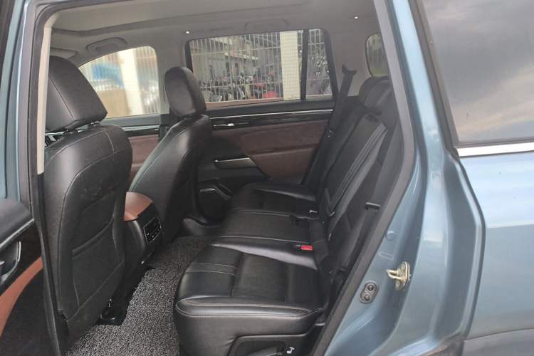 Used GAC Trumpchi GS8 2017 320T Two-Wheel Drive Luxury Smart Connectivity Version (7 Seats) Interior 4