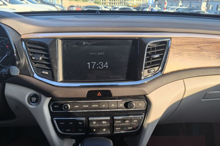 Used GAC Trumpchi GS8 2017 320T Four-Wheel Drive Luxury Smart Connectivity Version (7 Seats) Interior 5