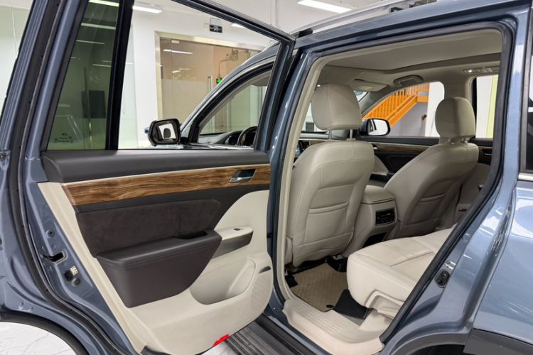 Used GAC Trumpchi GS8 2017 320T Two-Wheel Drive Luxury Smart Connectivity Version (7 Seats) Interior 7